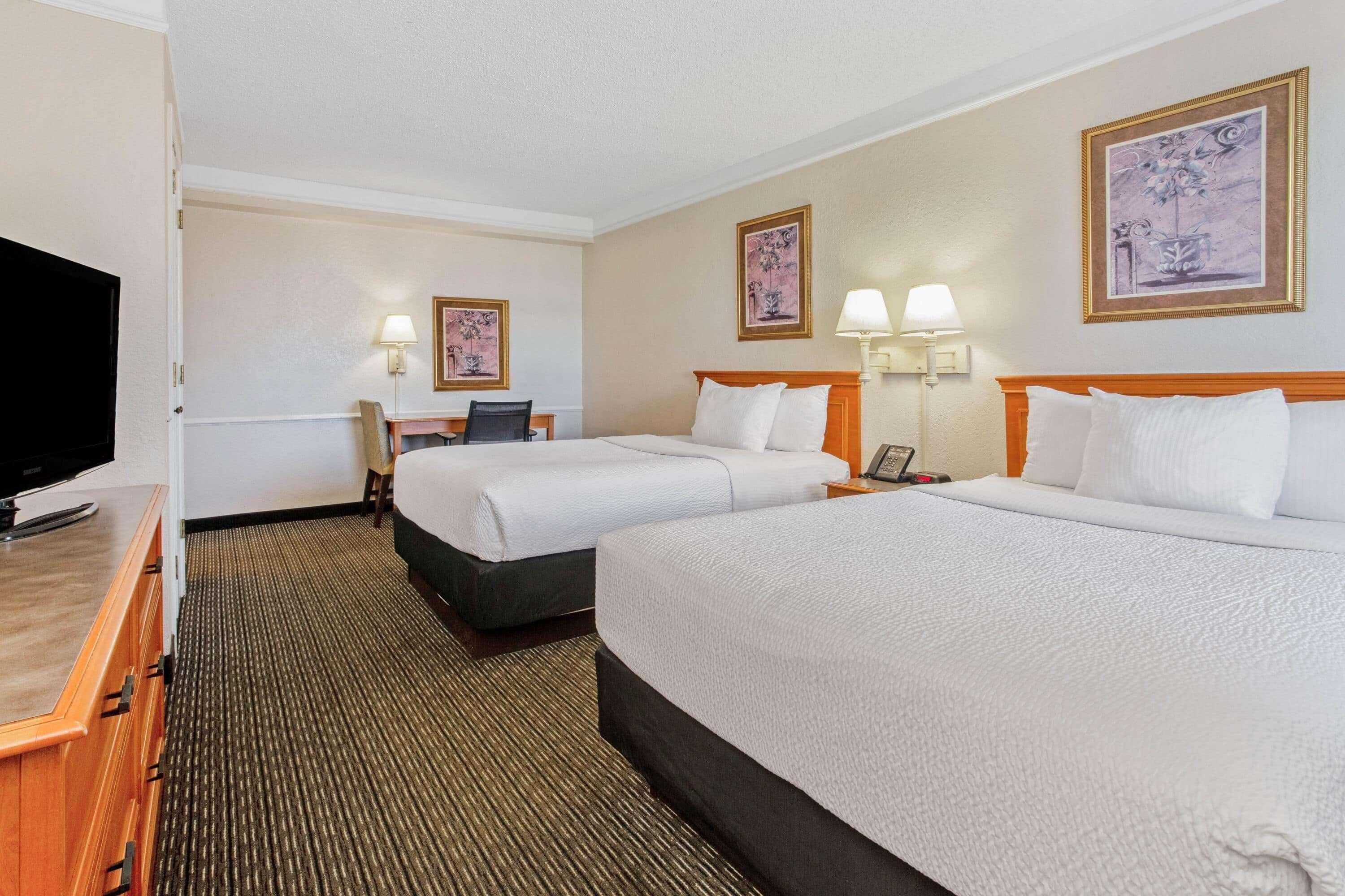 La Quinta Inn By Wyndham Tampa Bay Pinellas Park Clearwater Exterior photo