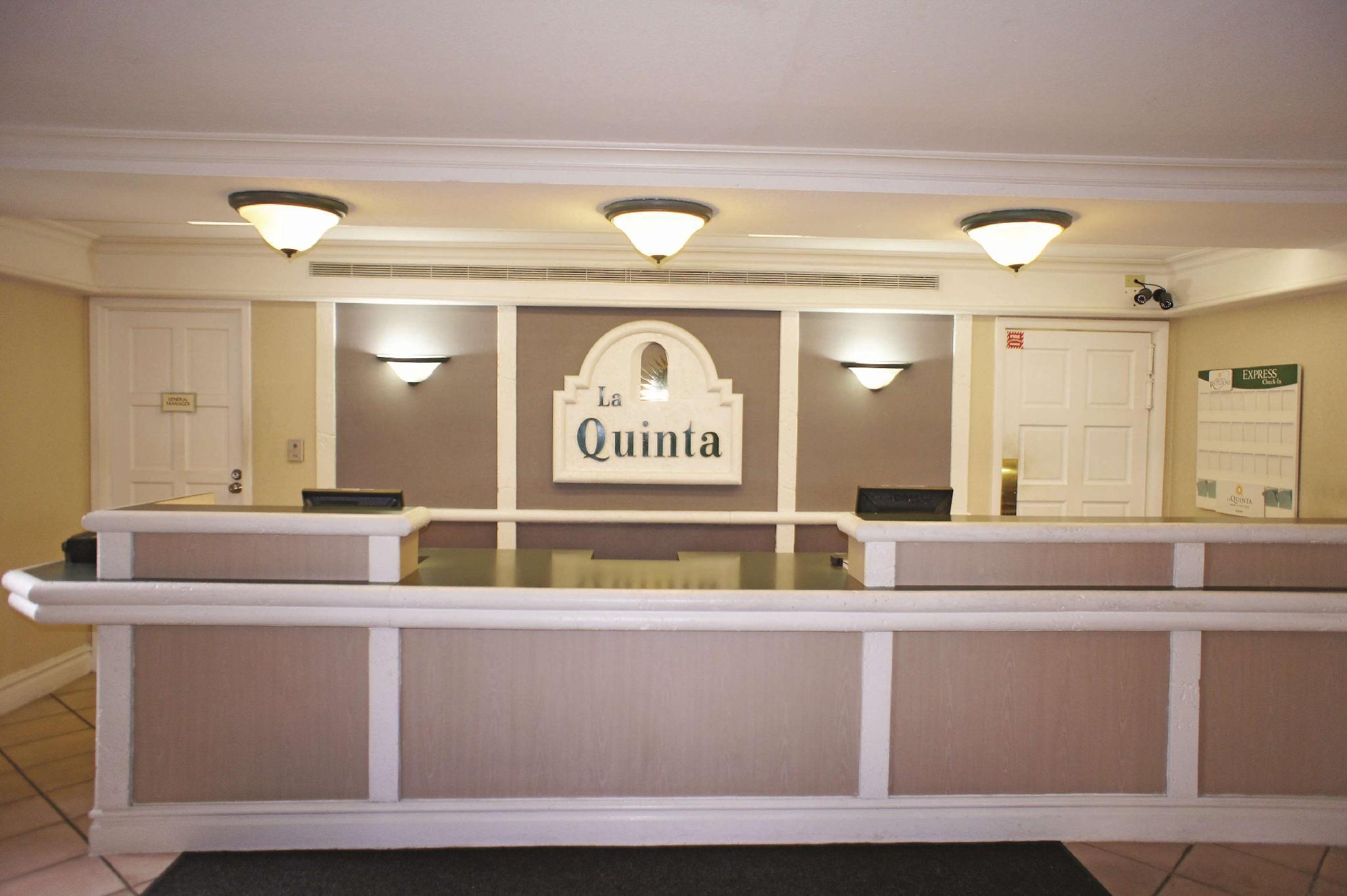 La Quinta Inn By Wyndham Tampa Bay Pinellas Park Clearwater Exterior photo